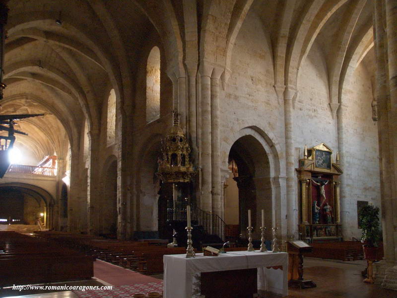 INTERIOR DEL TEMPLO: NAVE CENTRAL Y BRAZO NORTE DEL TRANSEPTO